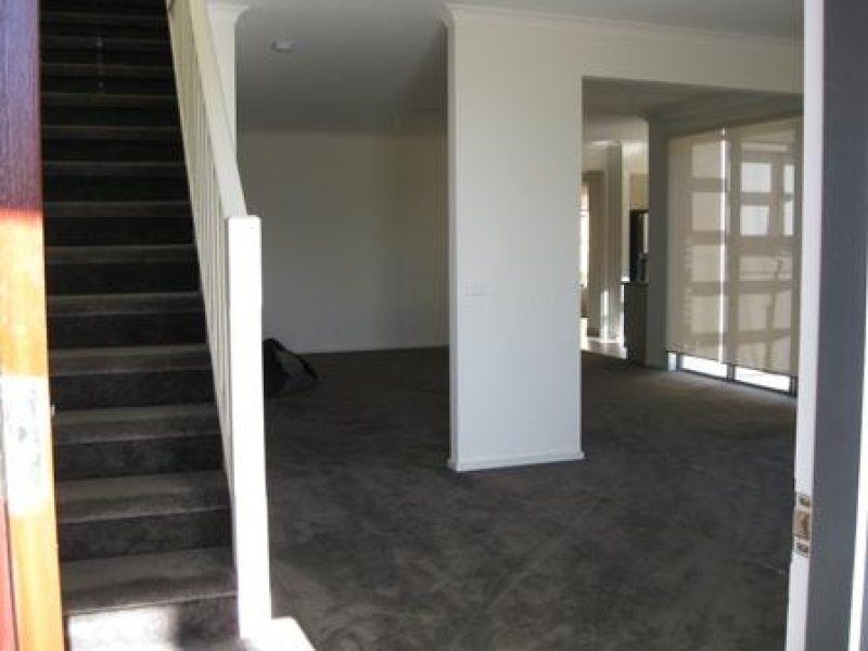 Immaculate Three Bedroom Townhouse!
