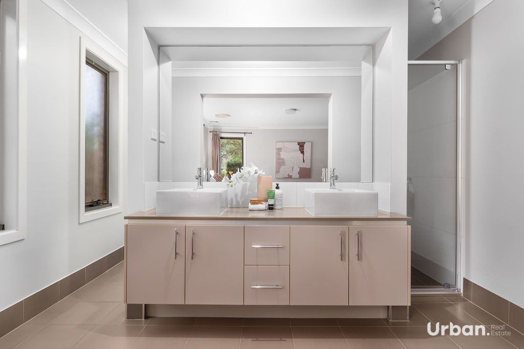 Colebee 10 Sarazen Place