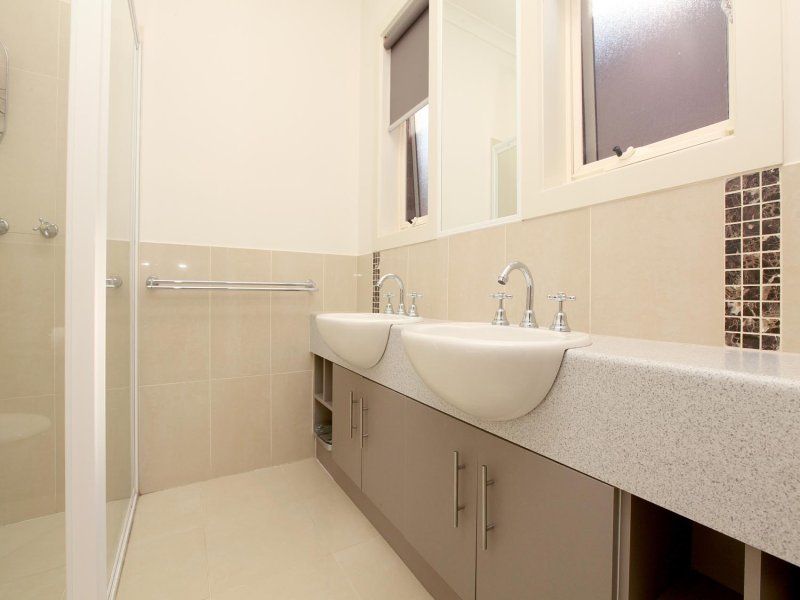 34 The Avenue, Caroline Springs - Thumbnail 8