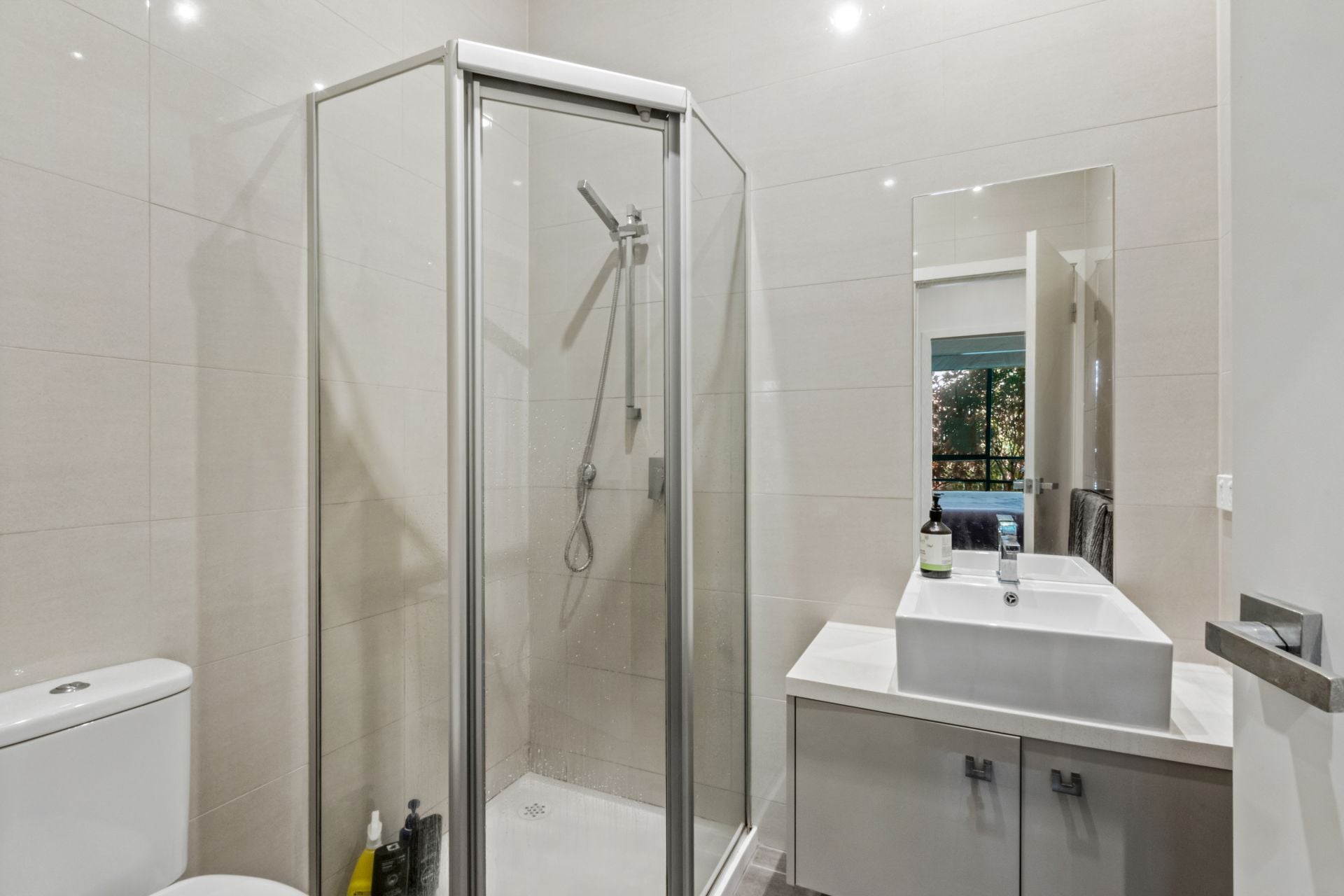 Stylish 2-Bedroom Townhouse in Melbourne's Trendy Inner North