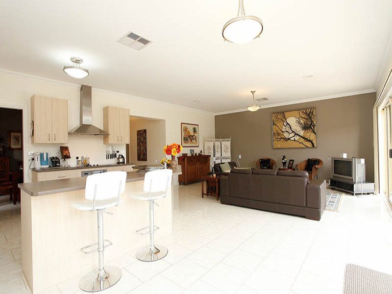 109 Springlake Avenue, Caroline Springs - Thumbnail 5