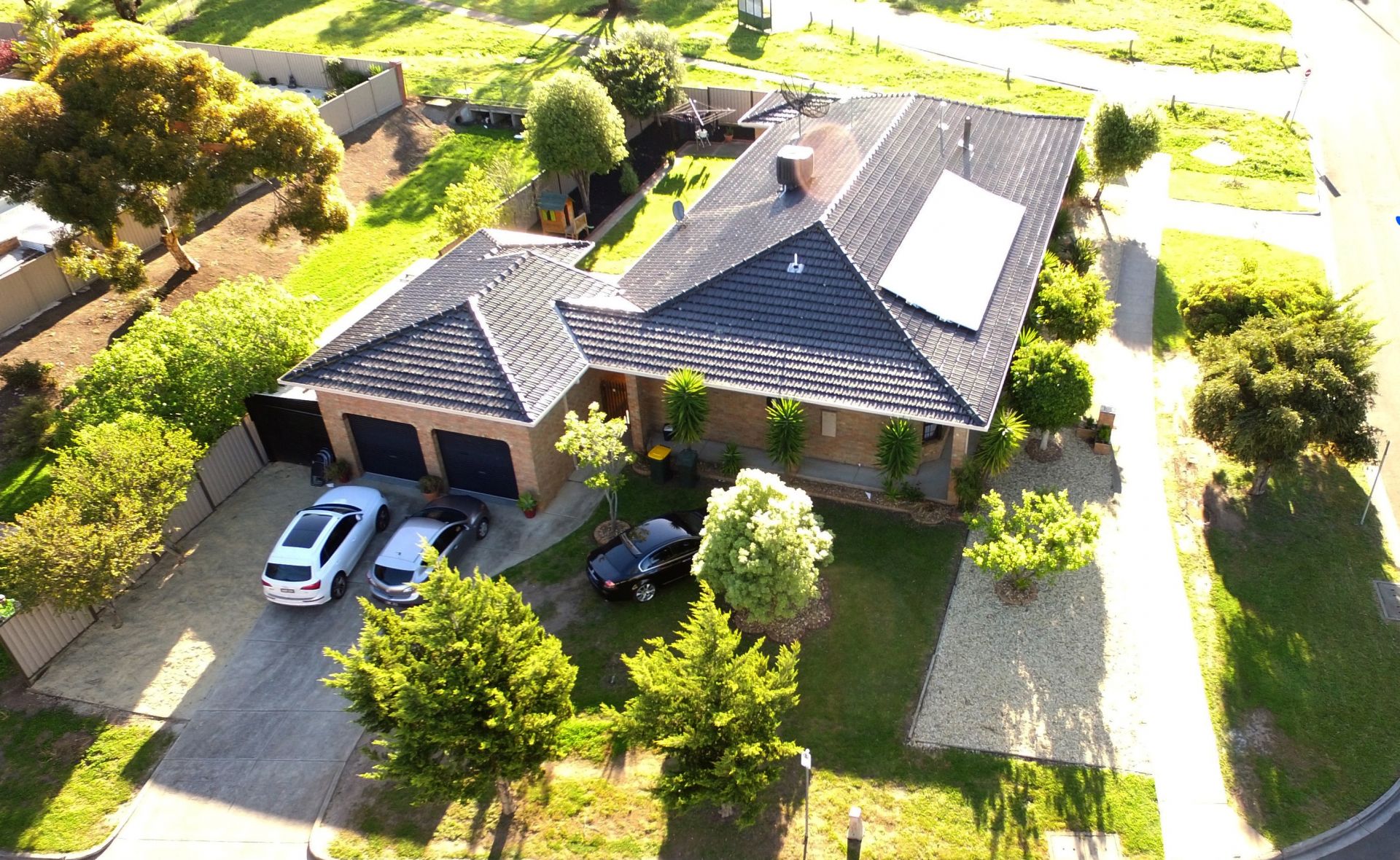 2 Malibu Grove, Taylors Lakes - Thumbnail 3