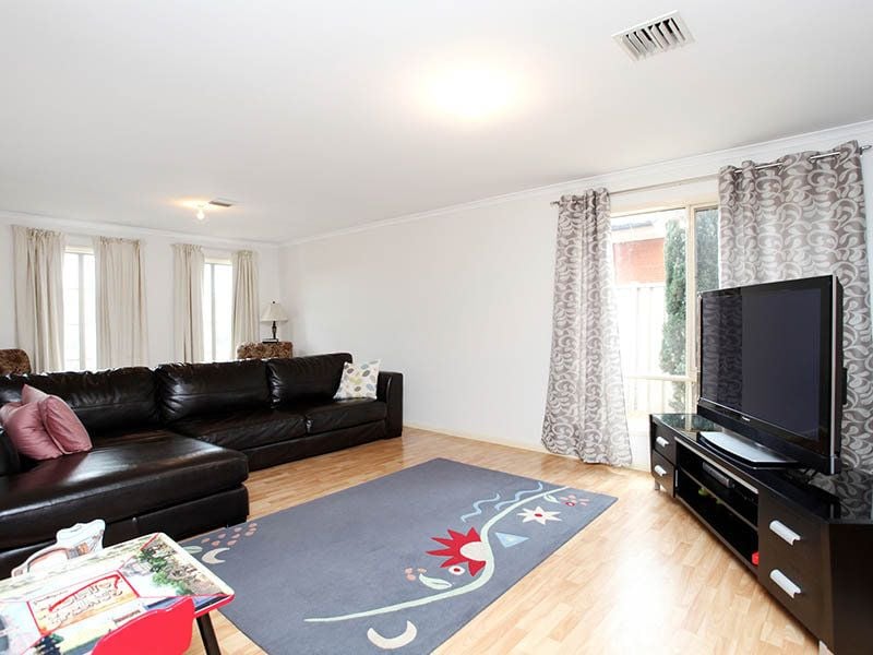 42 Wyperfeld Circuit, Caroline Springs - Thumbnail 4