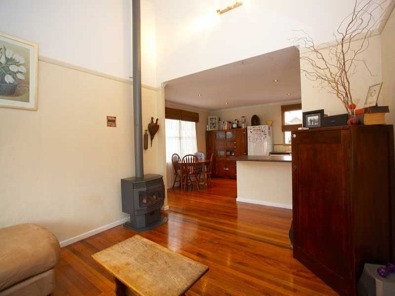 7 Evans Crescent, Laverton - Thumbnail 2