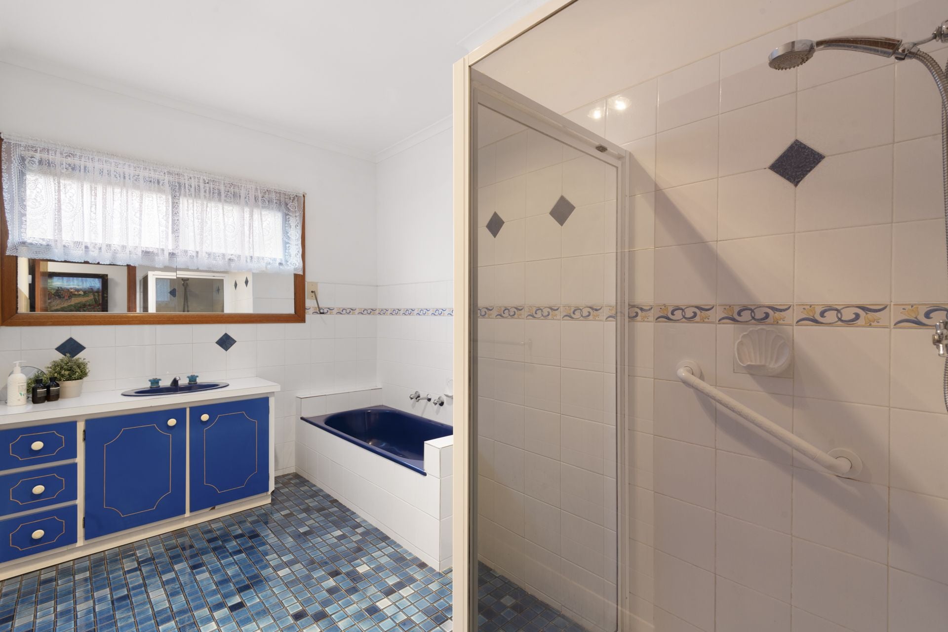 BEAUTIFUL FAMILY HOME – HUGE LAND SIZE APPROX 841M2
