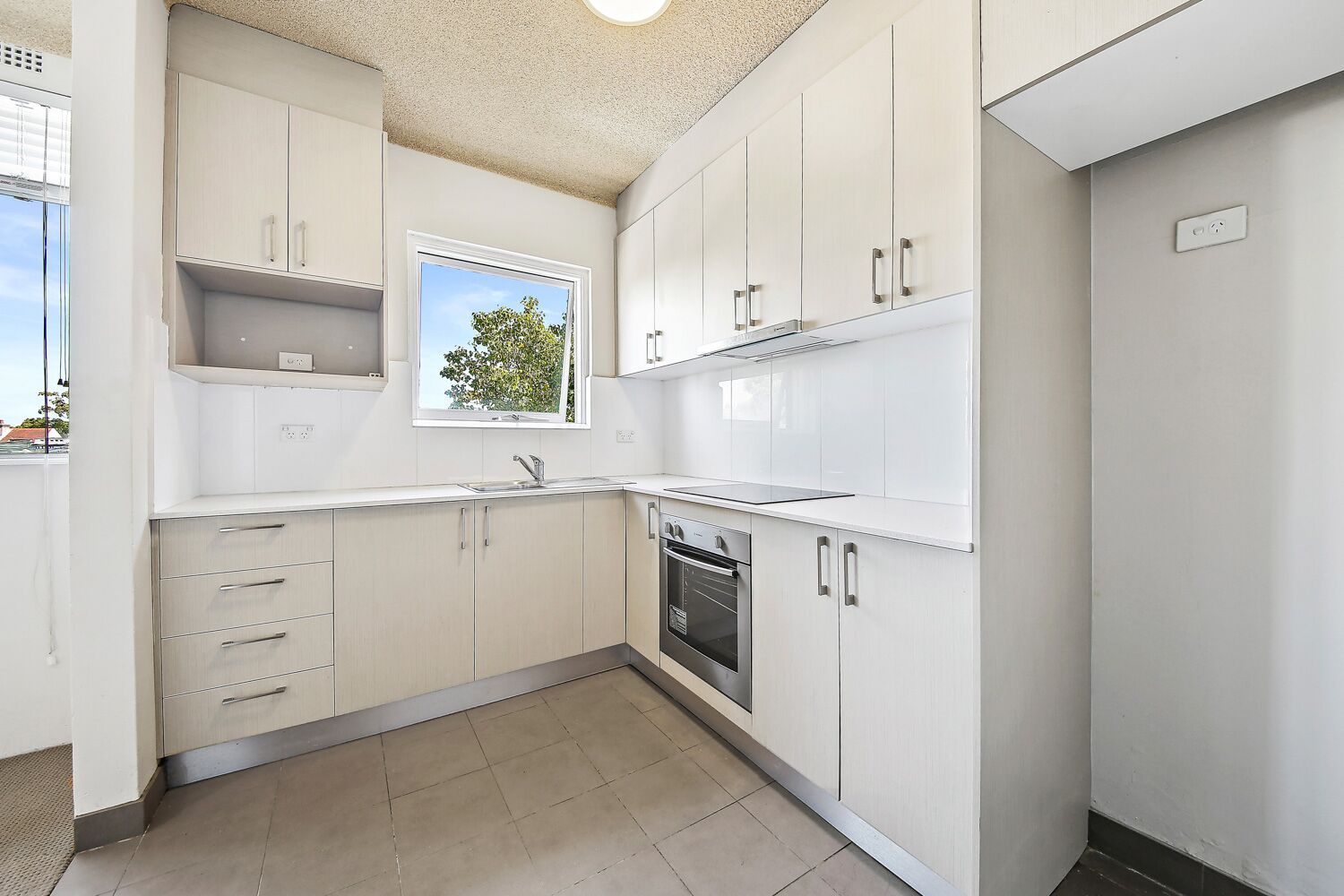 Light & Bright 2 Bedroom Apartment