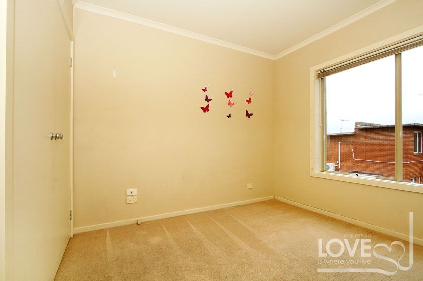 3 BEDROOM TOWNHOUSE IN A PRIME LOCATION ***APPROVED APPLICATION PENDING***