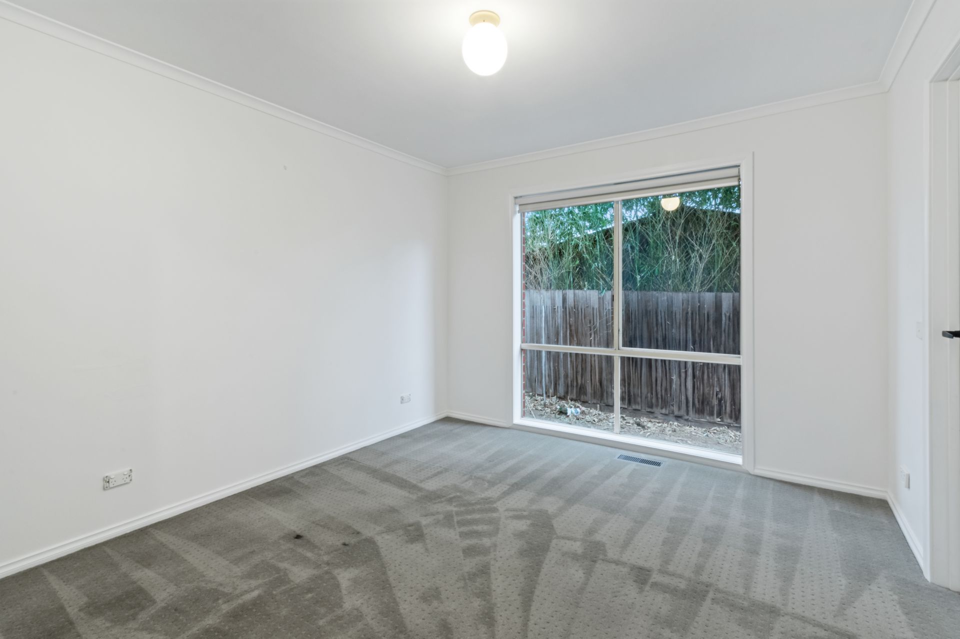 Spacious 2-Bedroom Unit in the Heart of Thomastown