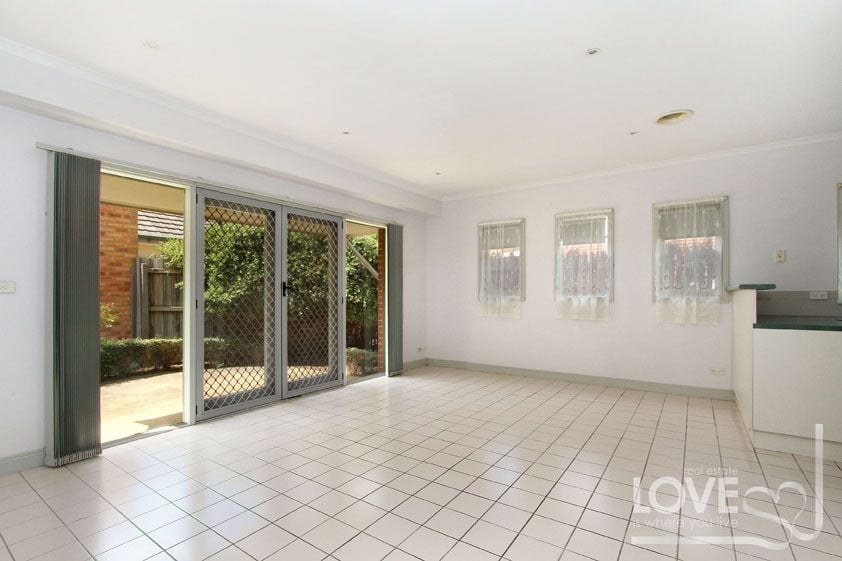 BEAUTIFULLY PRESENTED AND IN A GREAT LOCATION!