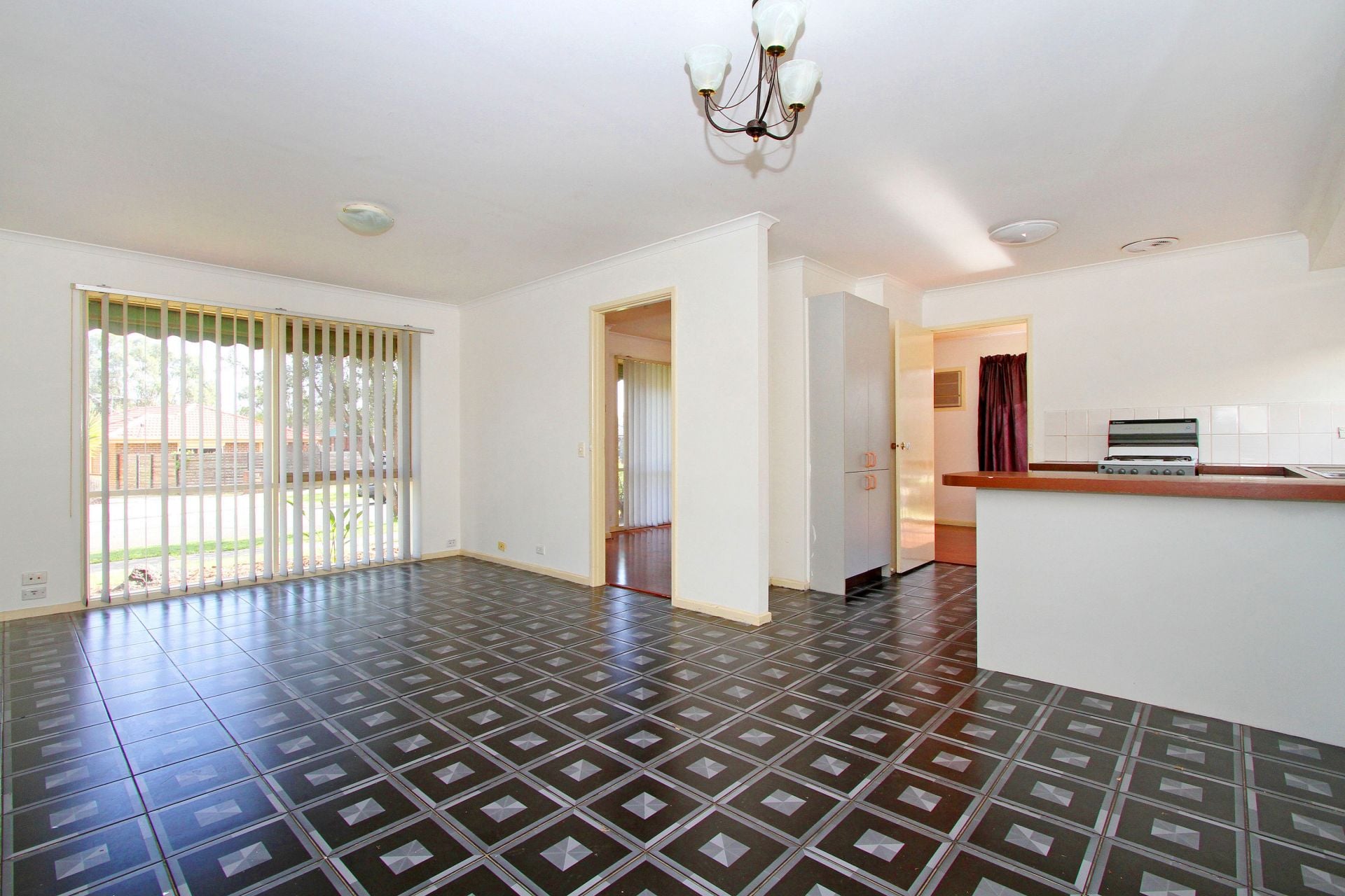 CONVENIENTLY LOCATED FAMILY HOME