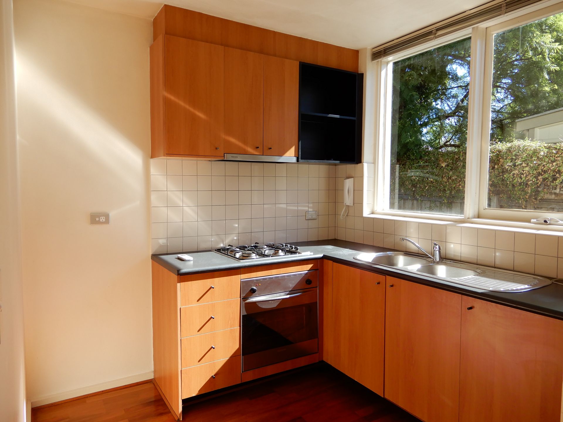 Gorgeous Ground Floor Apartment In Prime Location!