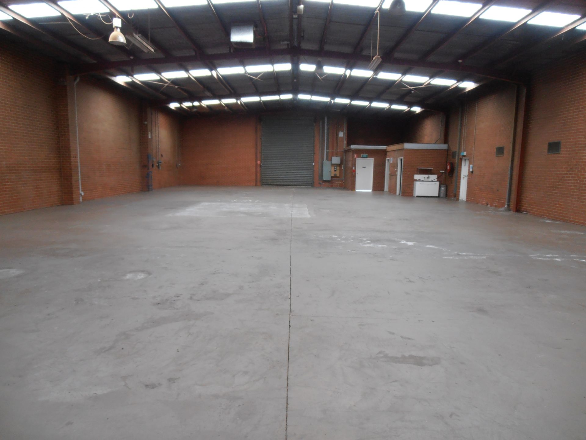 SOLID BRICK FACTORY/WAREHOUSE WITH PLENTY OF POWER