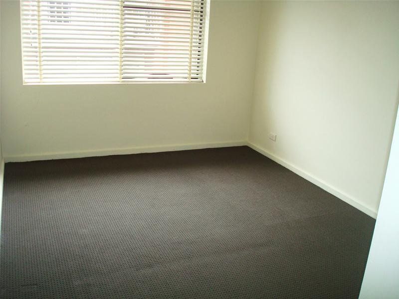 LIGHT & BRIGHT 2 BEDROOM APARTMENT IN GREAT LOCATION