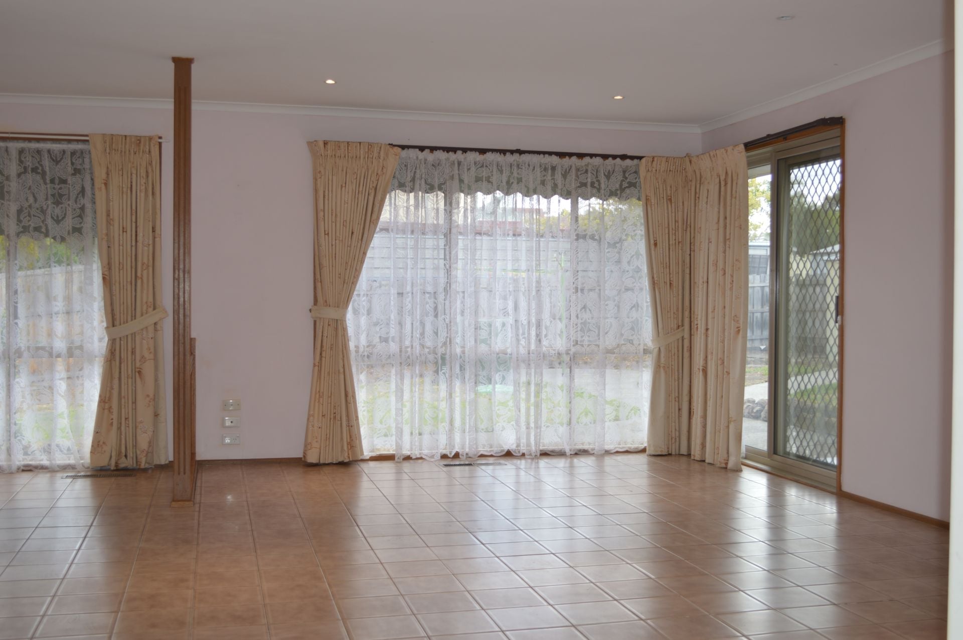 DESIRED MILL PARK LOCATION!   *Insp Thu 23rd Nov @ 4:40pm*