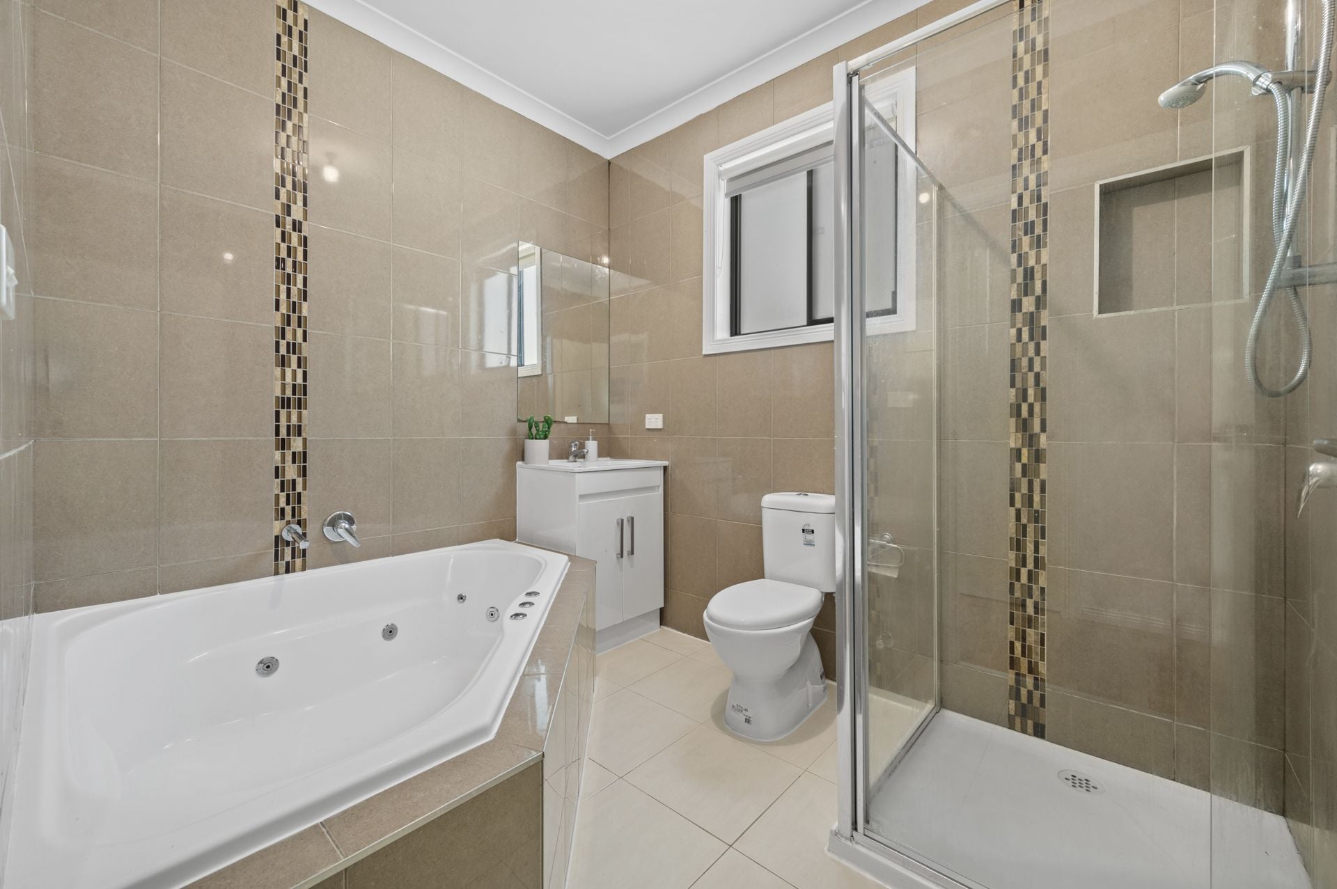 BOUTIQUE 5 BEDROOM FAMILY HOME