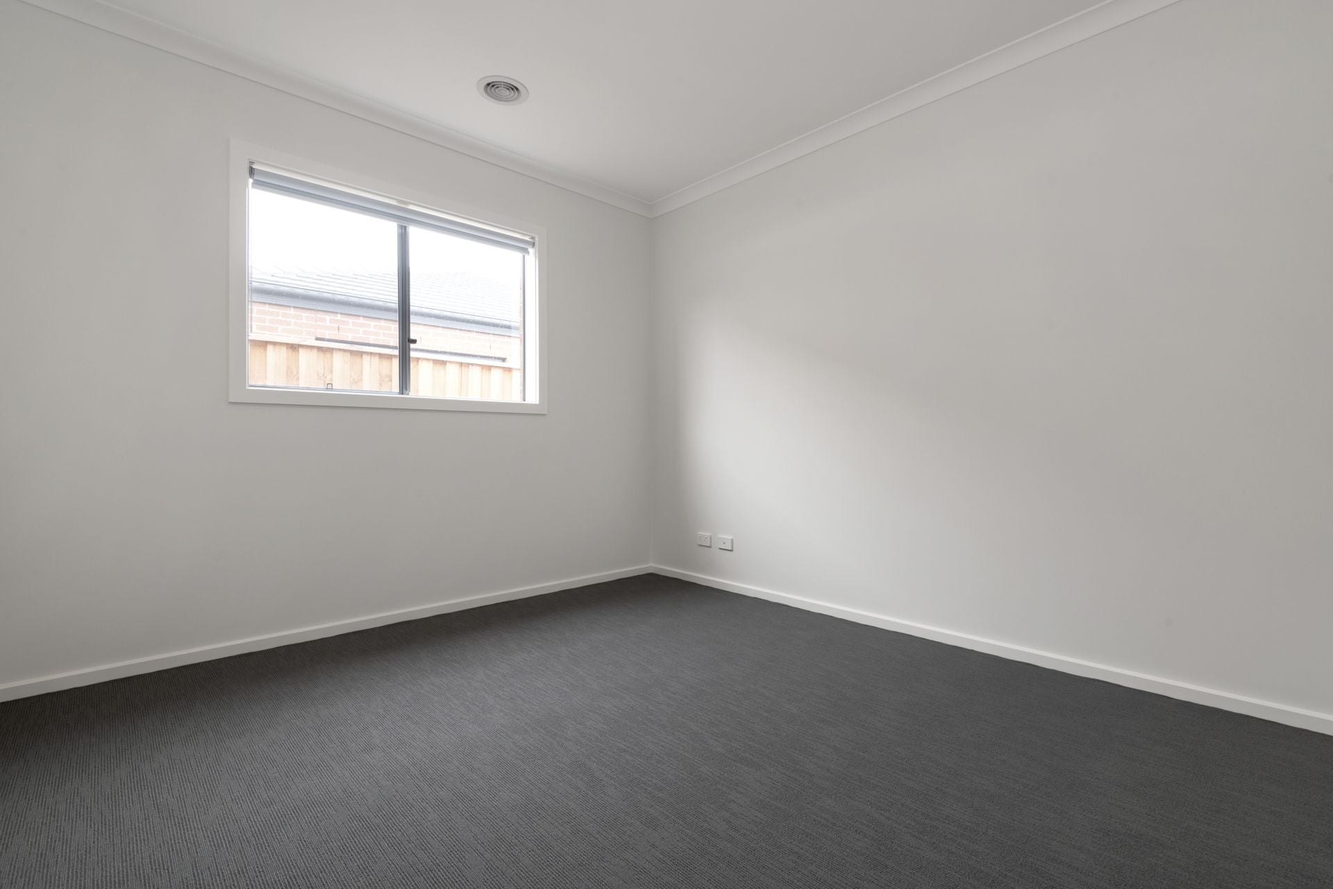 WALKING DISTANCE TO AURORA VILLAGE & HARVEST HOME PRIMARY SCHOOL