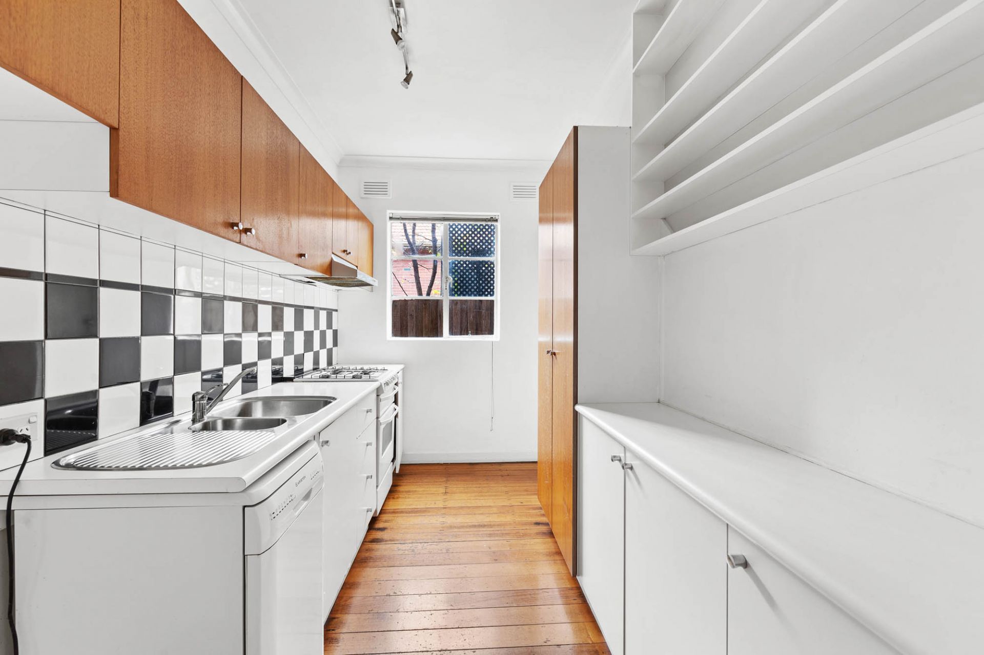 4/2 Southey Street, Elwood - Thumbnail 2
