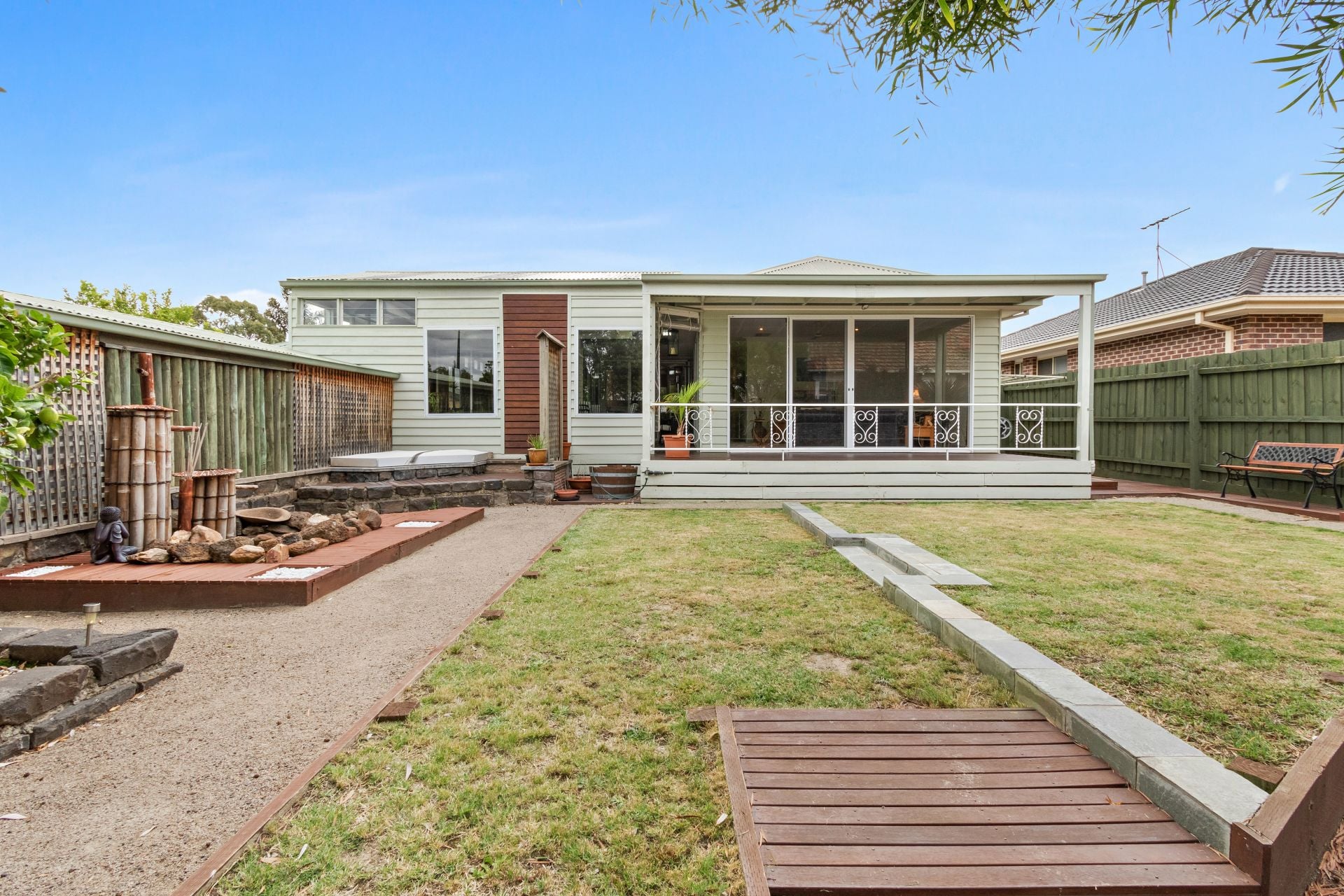 Huge Living And A Great Location