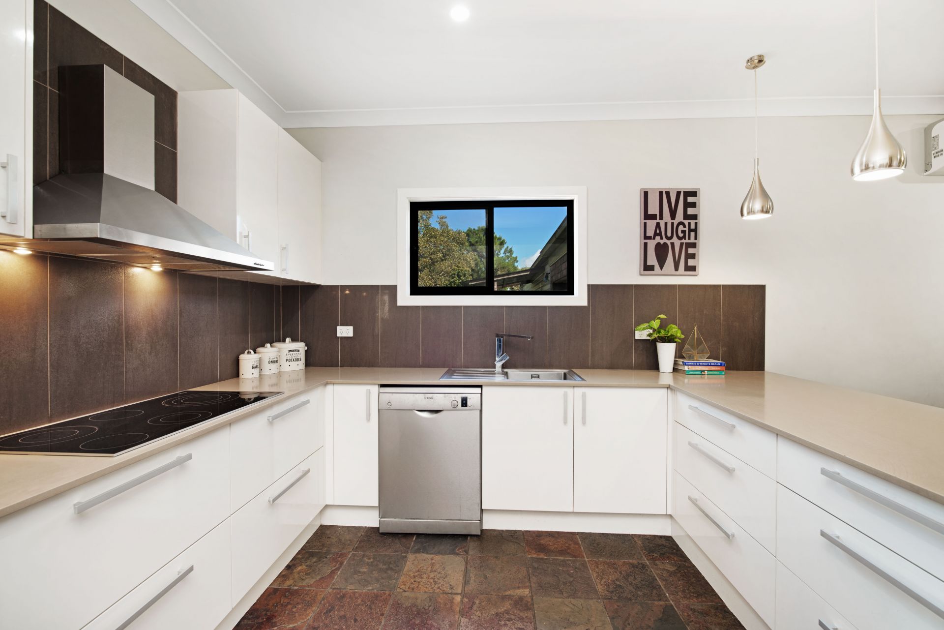 707 Pacific Highway Belmont NSW, Belmont - Thumbnail 4