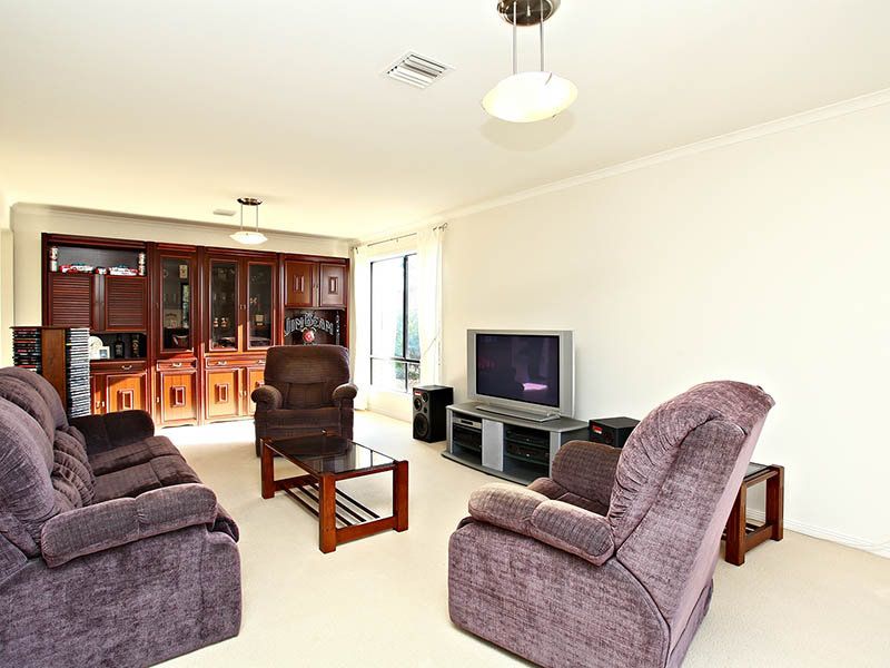 17 Barlow Close, Caroline Springs - Thumbnail 5
