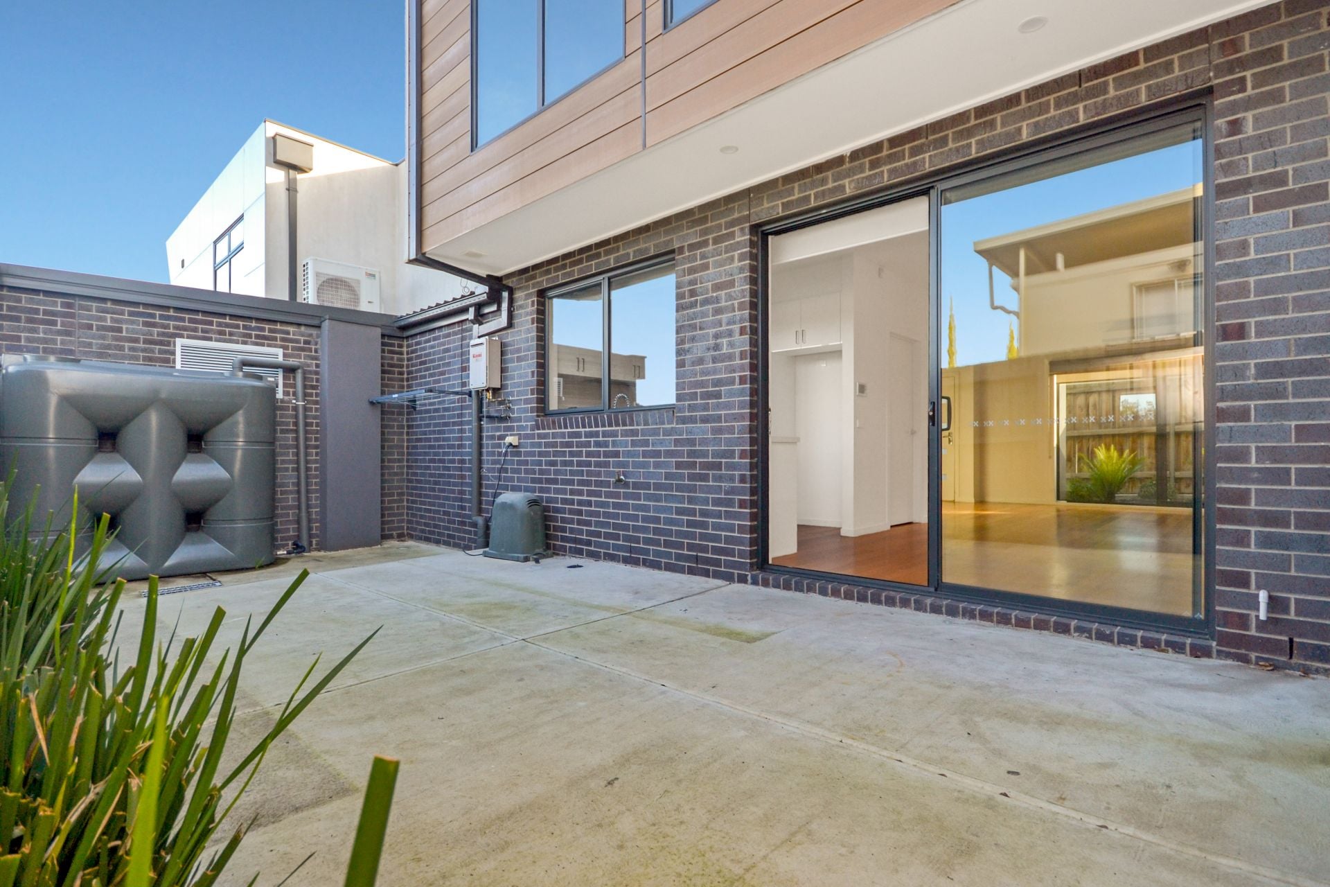 STYLISH MODERN LIVING