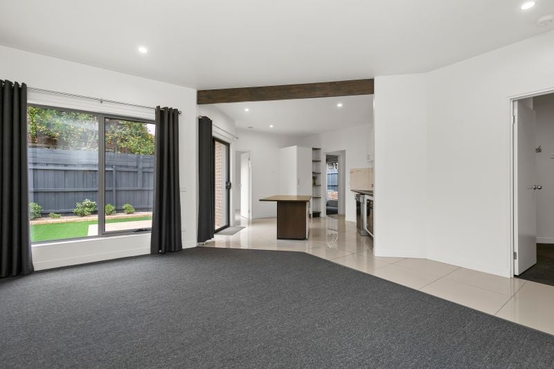 2/27 Main Street, Thomastown