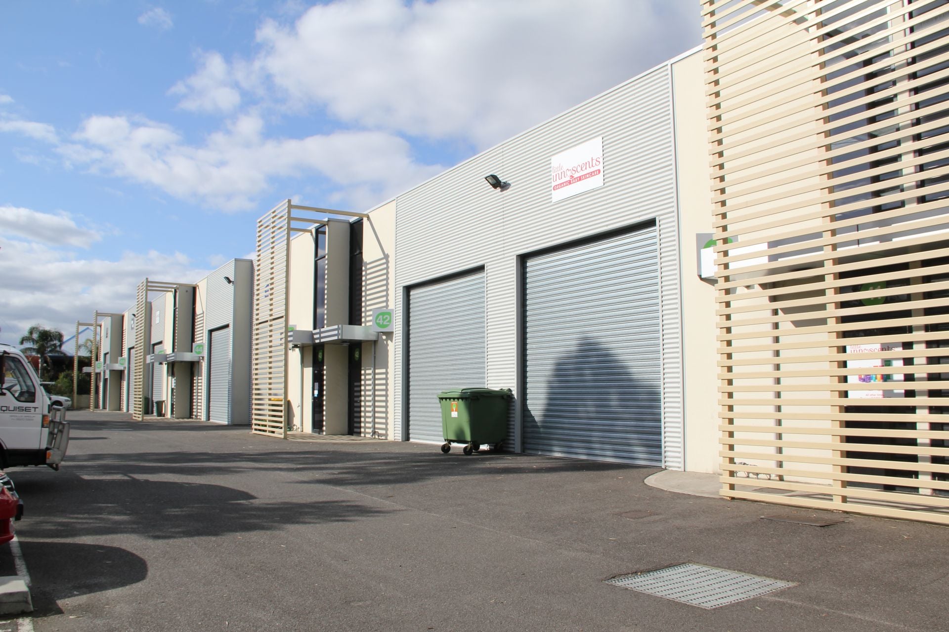 NEAR NEW 130M2 WAREHOUSE WITH STREET FRONTAGE M & M BUSINESS PARK