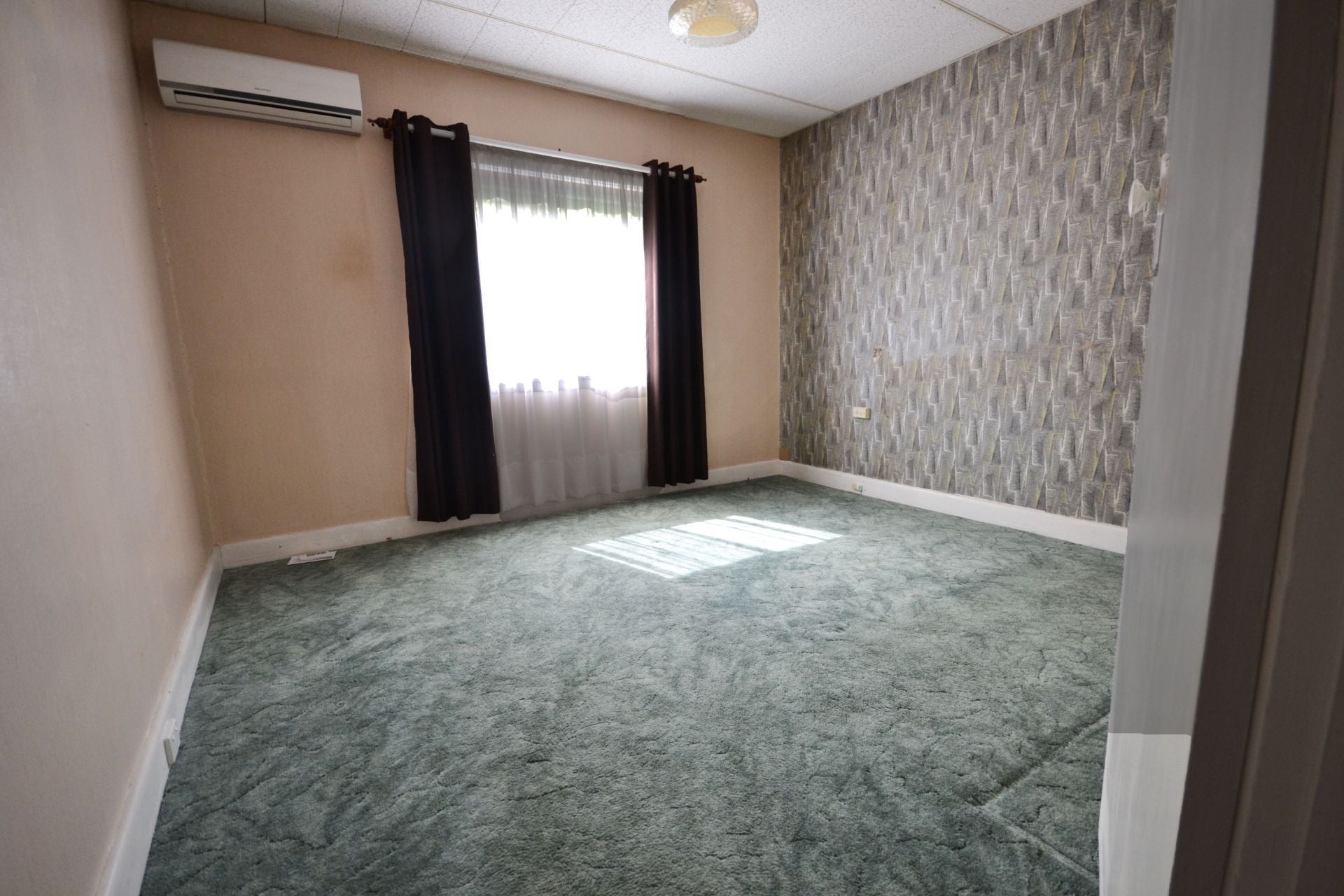 SPACIOUS FAMILY HOME IN A GREAT LOCATION!