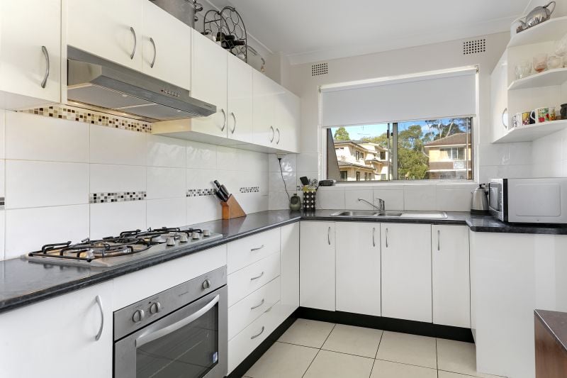 Top Floor Excellent Entry Level Home or Investment