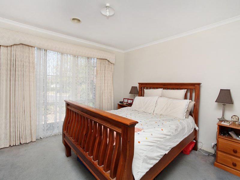 20 Blenheim Way, Caroline Springs - Thumbnail 6