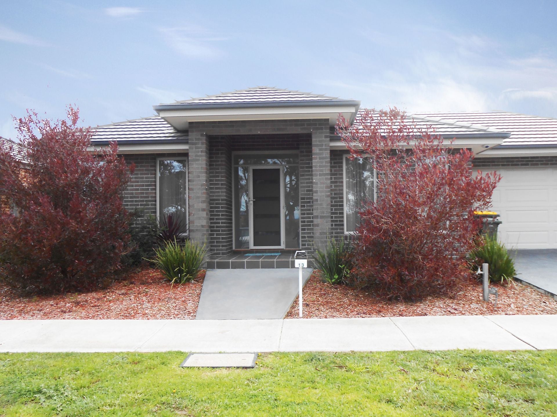BEAUTIFUL FAMILY HOME IN THE RIVERDALE ESTATE!!