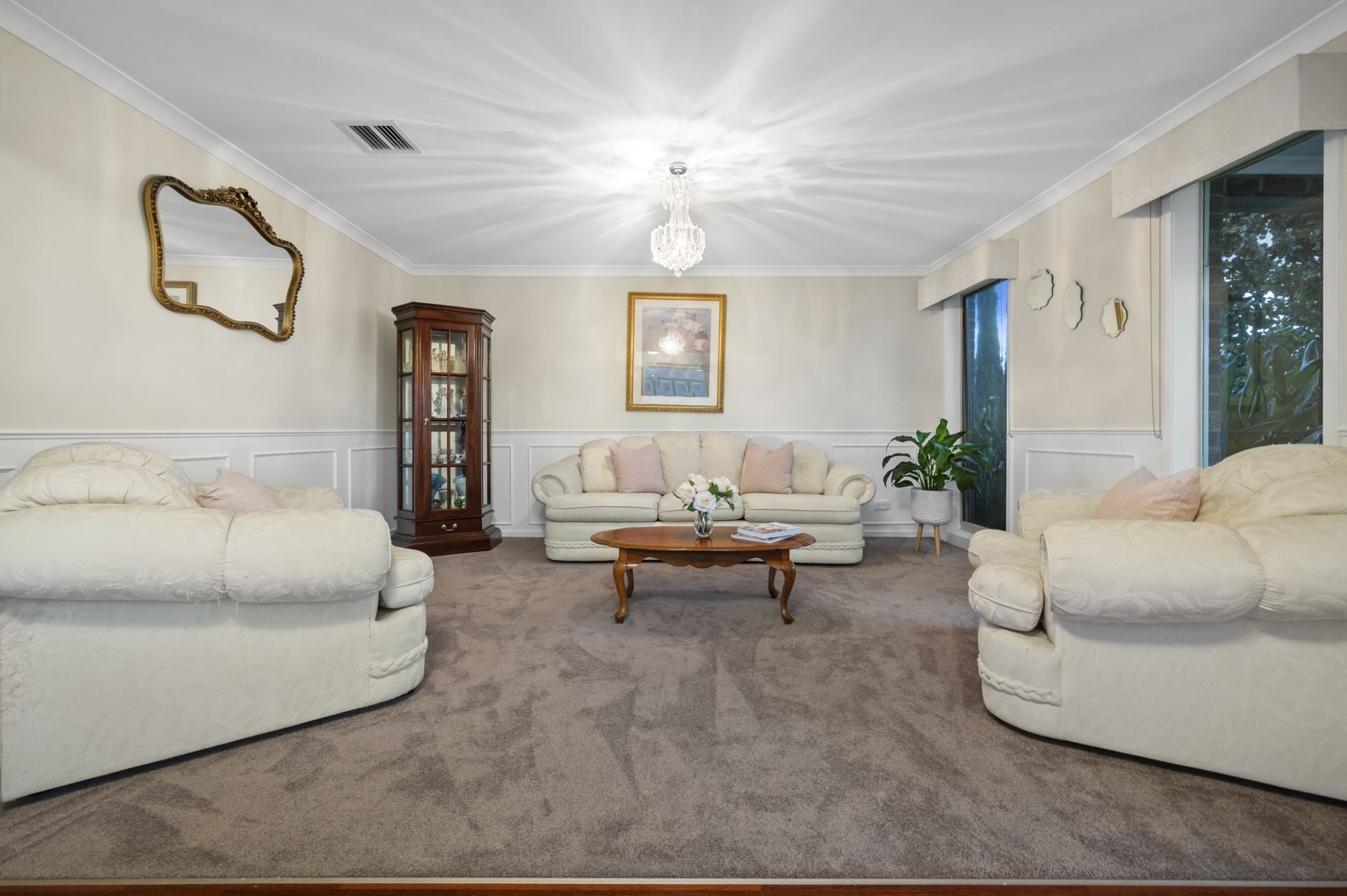 ULTIMATE ENTERTAINER - RESORT STYLE LIVING