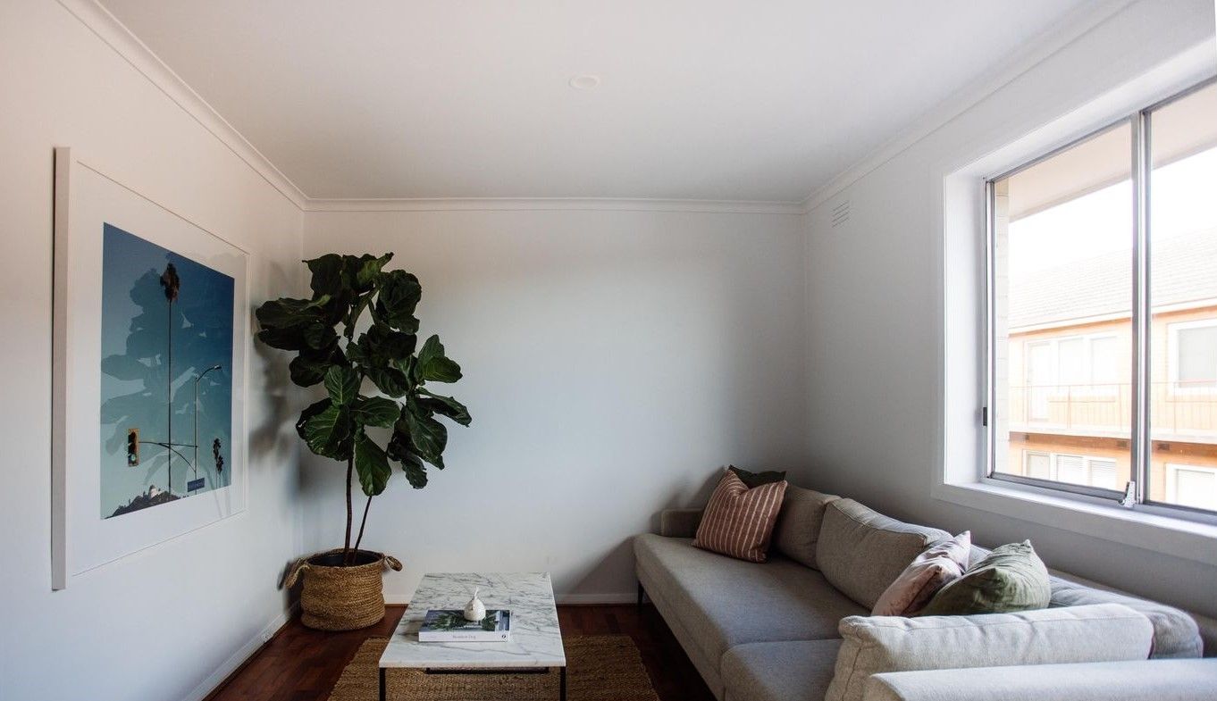 Beautifully Renovated, Secure One Bedroom Apartment