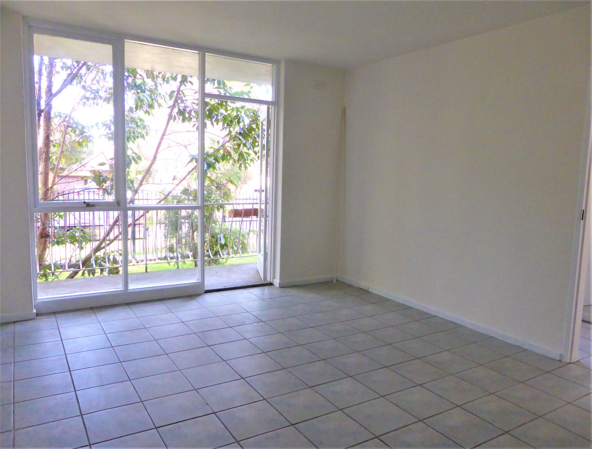 Northcote Unit in an Amazing Location!