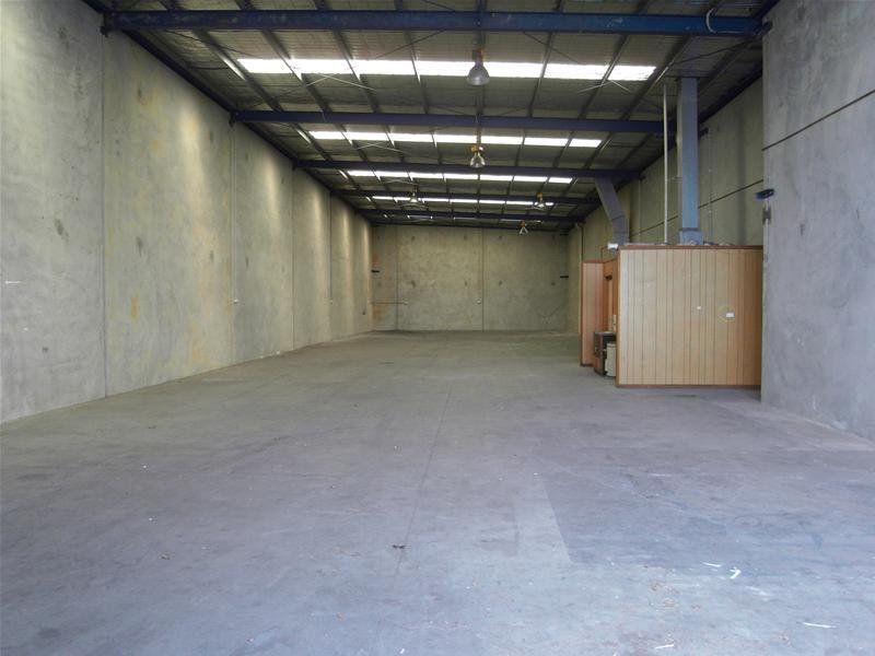VERSATILE FACTORY IN EXCELLENT LOCATION