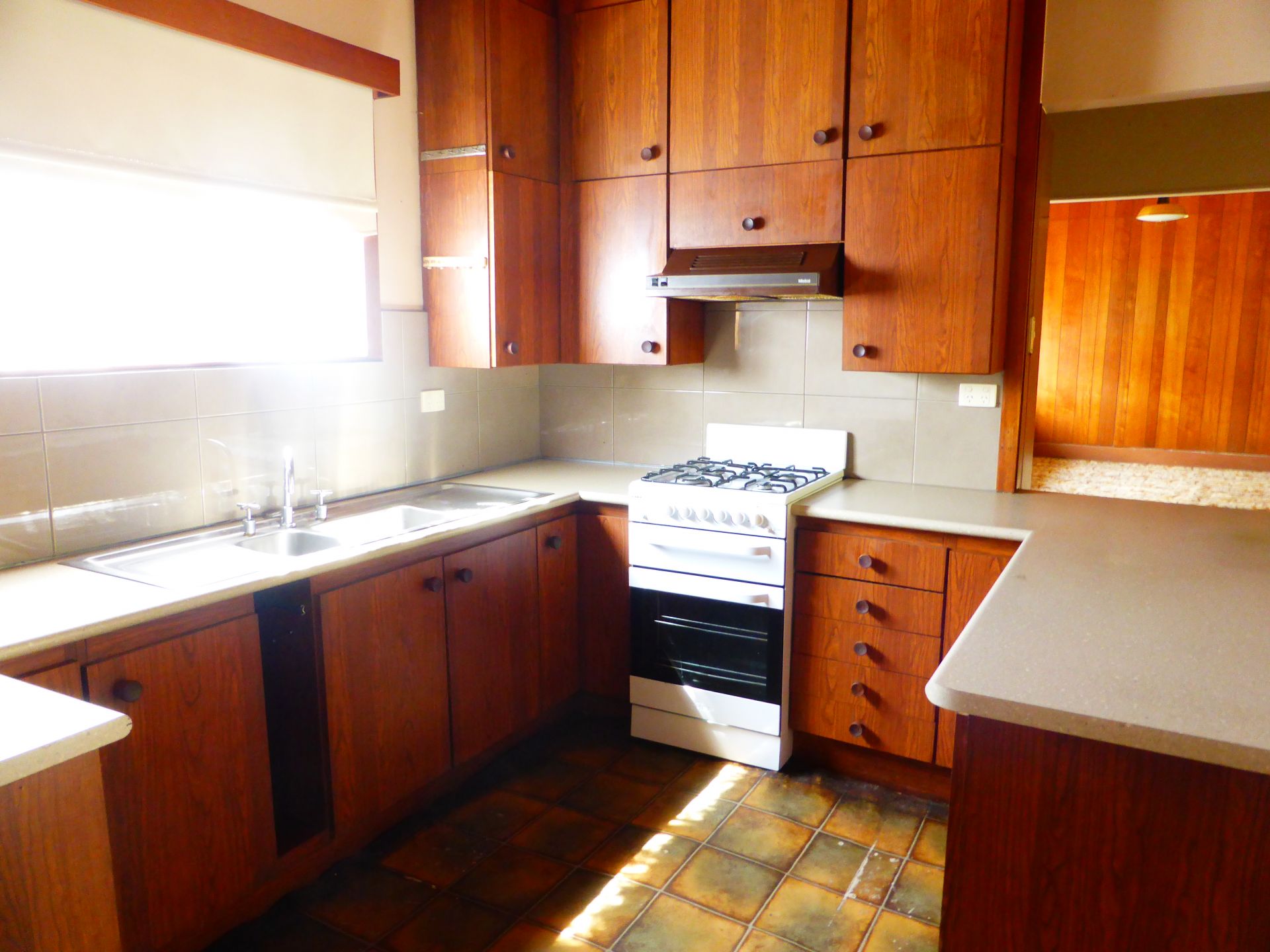 Perfectly hidden, Perfectly Cosy

*6 Month Lease with possible Extension*