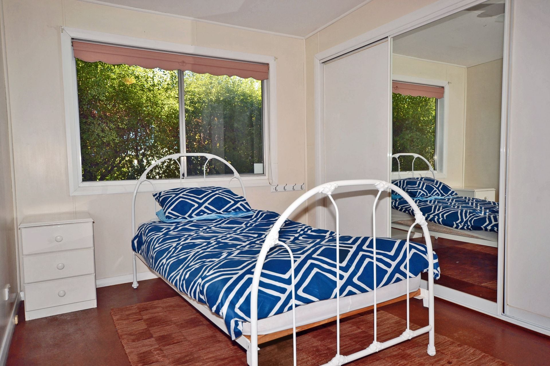 SPACIOUS ONE BEDROOM, SEMI-FURNISHED, INCLUDES UTILITIES