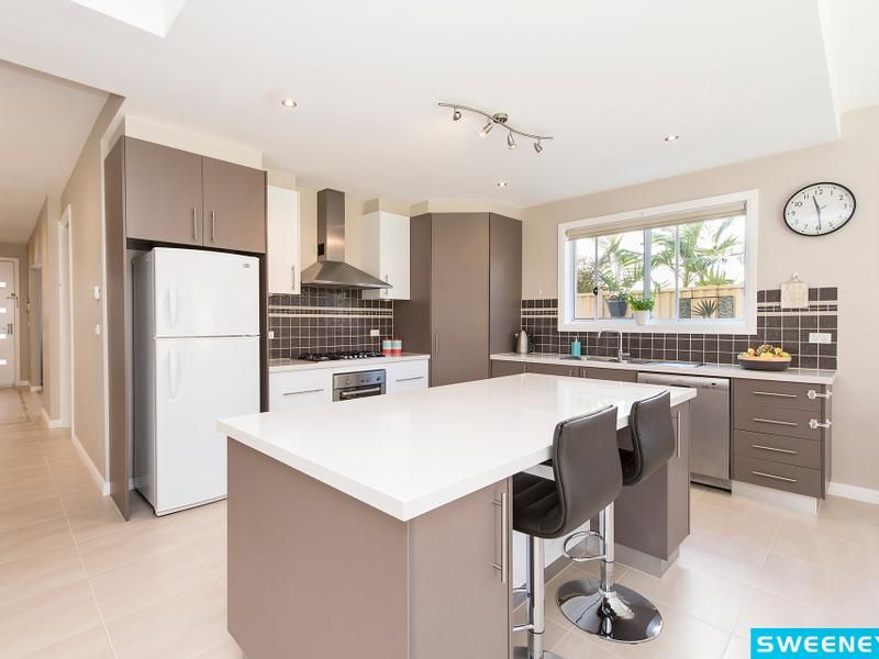 28 Central Parkway, Caroline Springs - Thumbnail 3