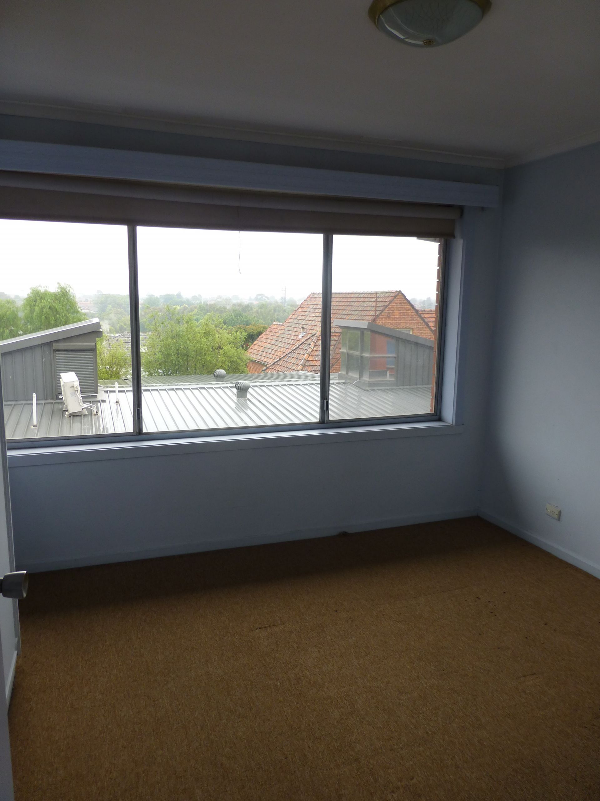 Two Bedroom Apartment in Quiet Street!