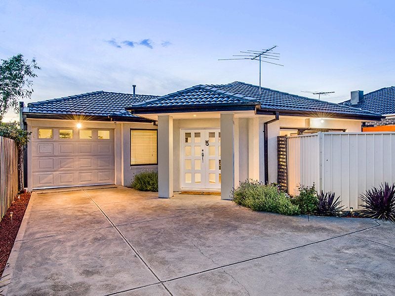 2/187 Maidstone Street, Altona - Thumbnail 2