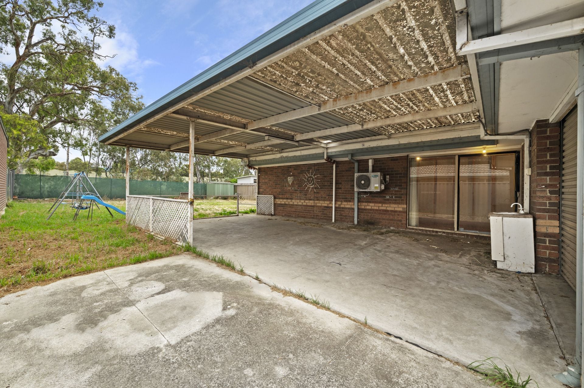 RENOVATE OR RE DEVELOP IN THE THE PARKLANDS ESTATE