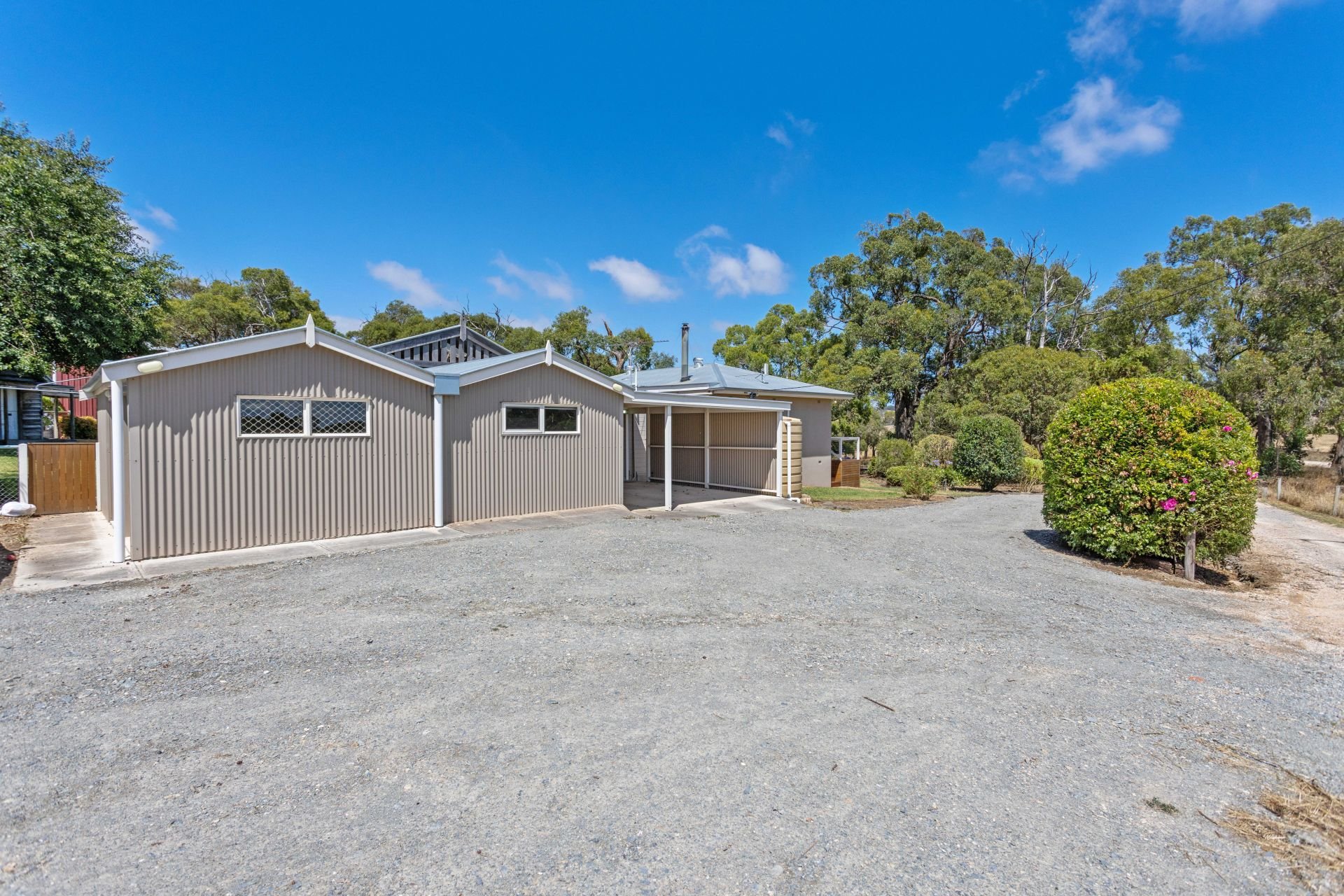 1795 Strathalbyn Road, Flaxley Adcock Real Estate