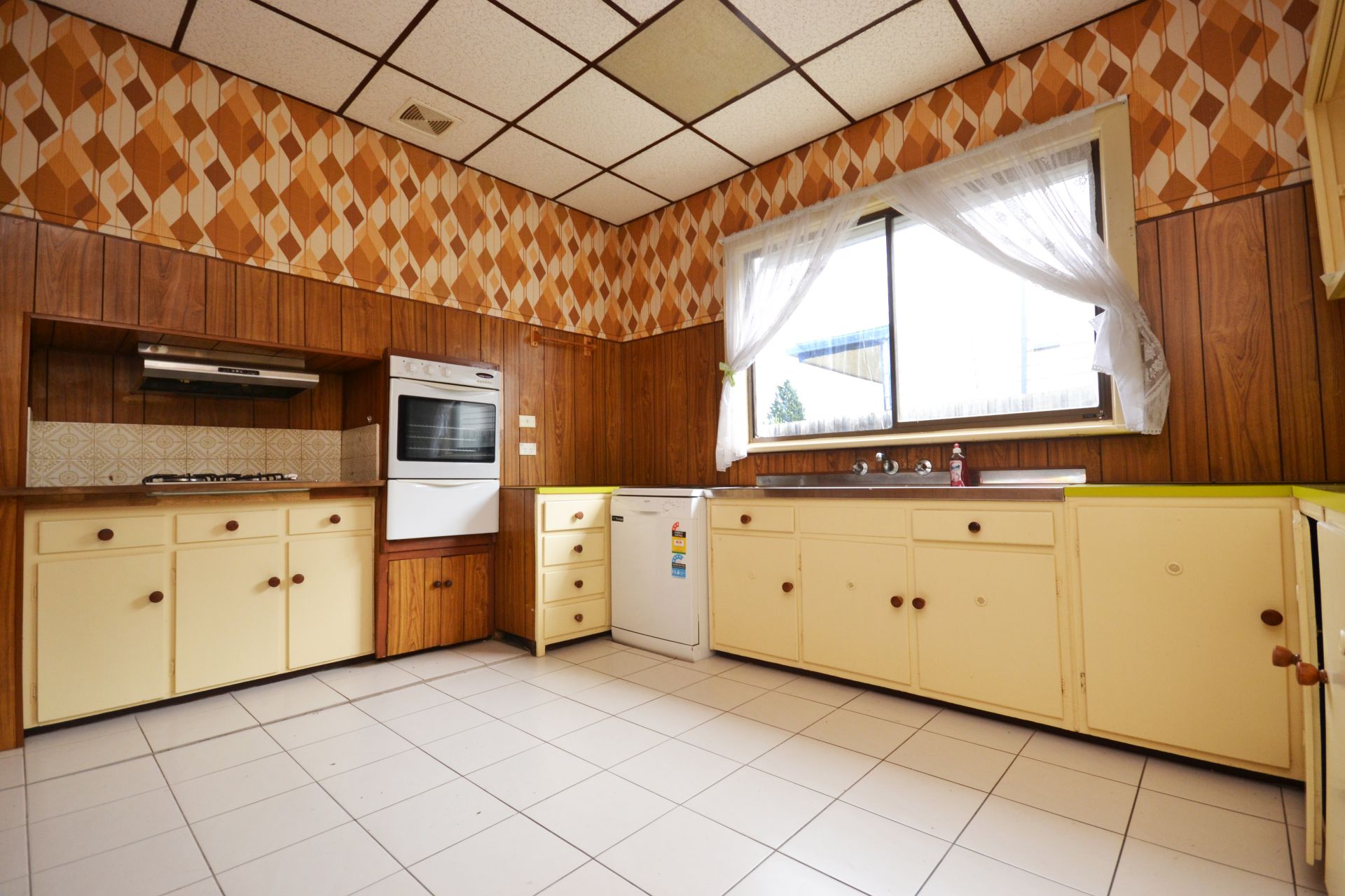 SPACIOUS FAMILY HOME IN A GREAT LOCATION!