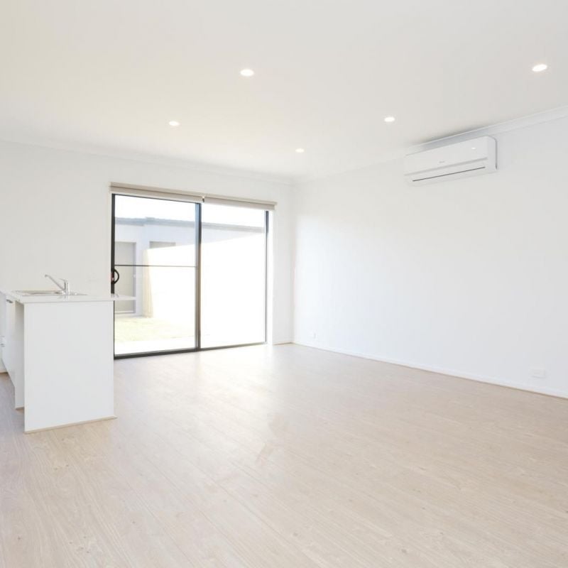 305 Dunnings Road, Point Cook