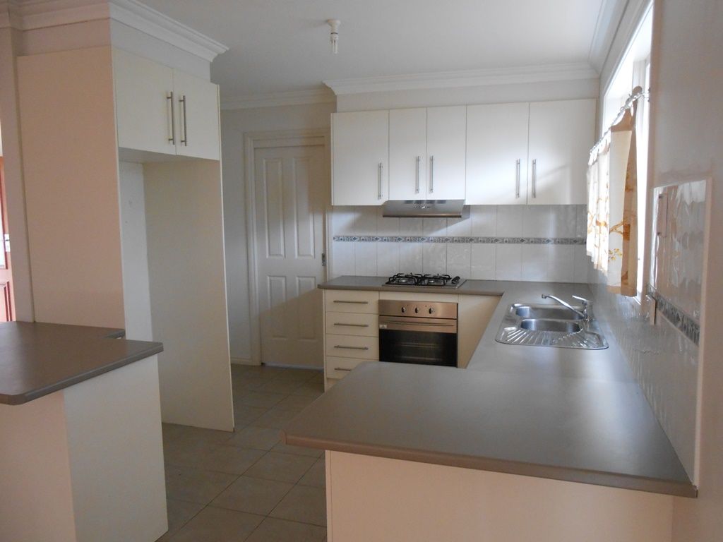 ATTRACTIVE HOME UNIT IN LUXURY LOCATION  *BONUS Garden maintenance included*
