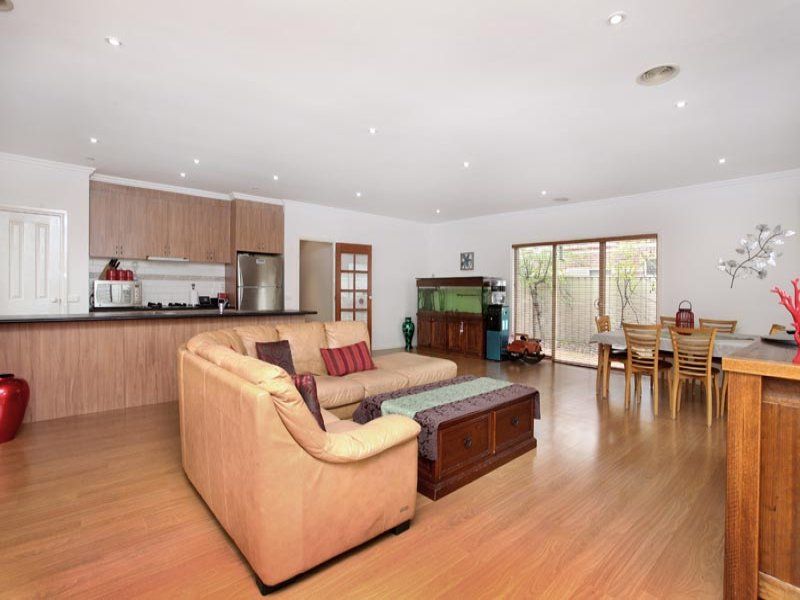 24 Grampians Way, Caroline Springs - Thumbnail 4