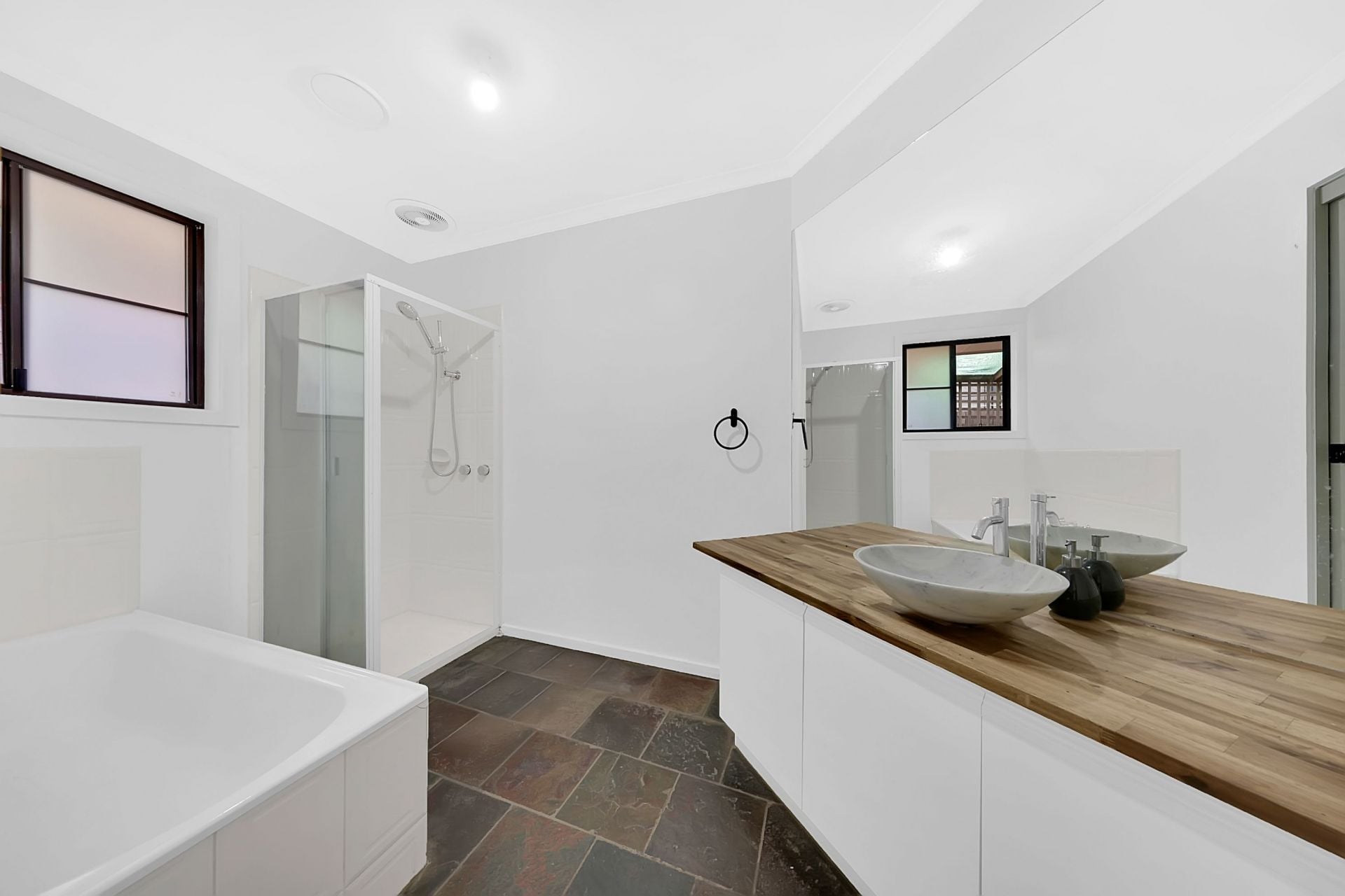 FAMILY HOME IN GREAT LOCATION!