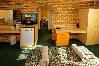 MOTEL FOR SALE- MAJOR HWY LOCATION