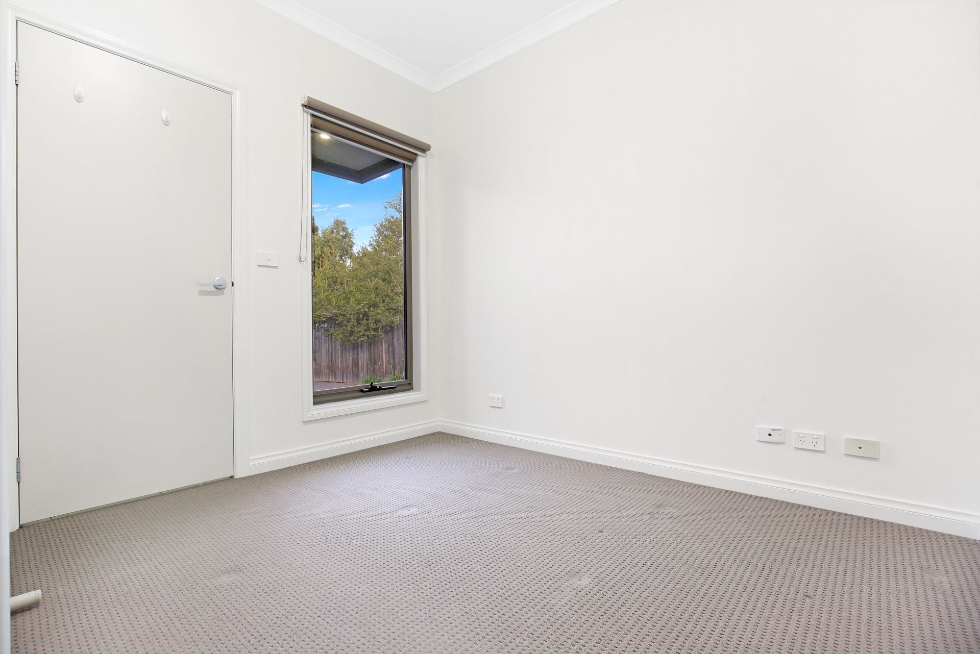 MODERN IN AN IDEAL LOCATION