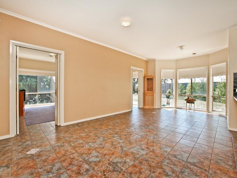 25 Highwood Drive, Hillside - Thumbnail 5